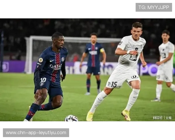 巴黎圣日耳曼边路压制，登贝莱制造空间